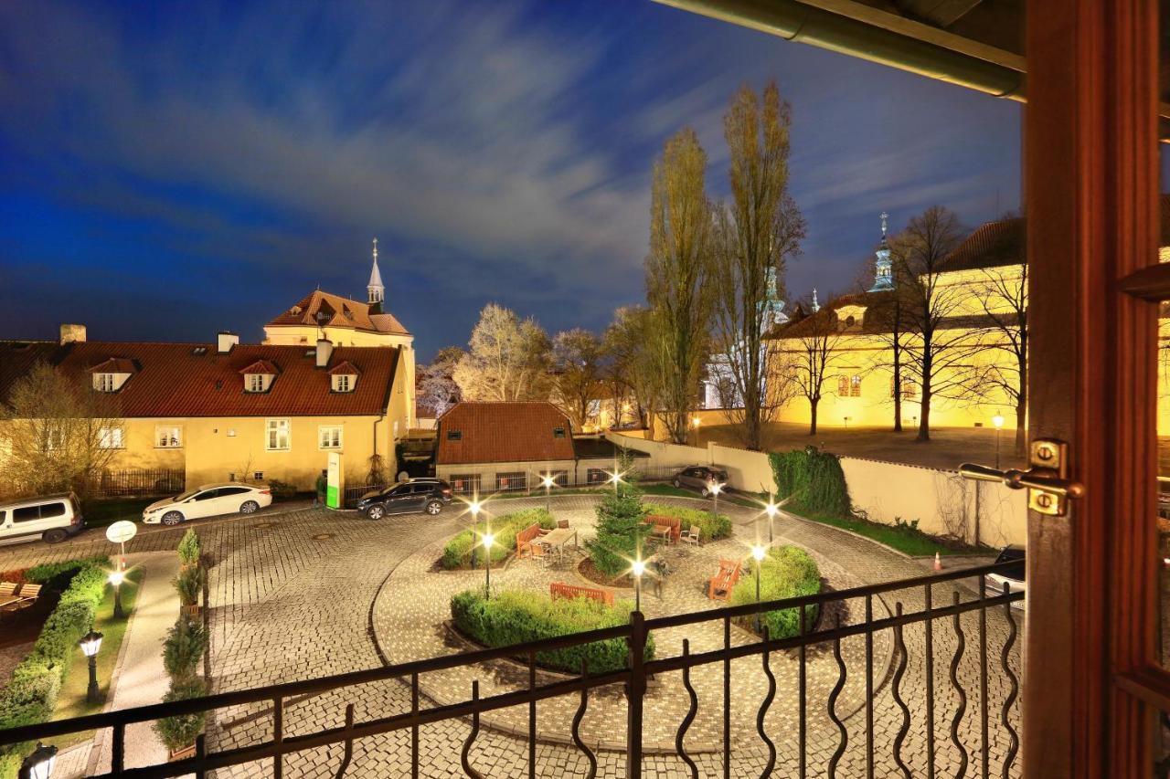 Lindner Hotel Prague Castle, Part Of Jdv By Hyatt Bagian luar foto
